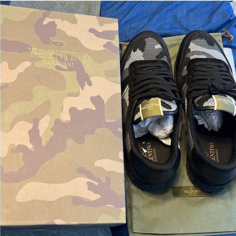 Men’s Valentino sneakers, never worn.